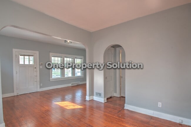 Building Photo - 407 Kenwood St