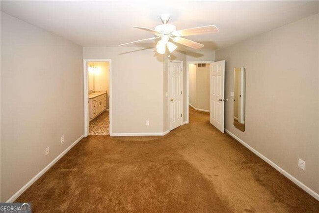 Building Photo - 121 Stoneforest Dr