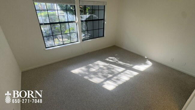 Building Photo - 1664 Vista Del Sol