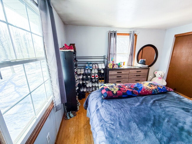 Building Photo - 4932 Sutton Ln