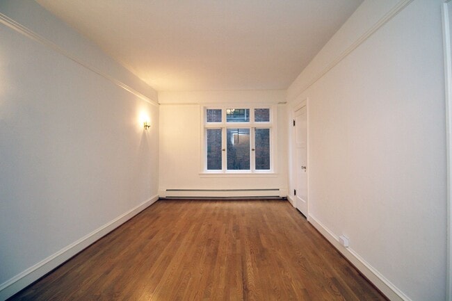 Building Photo - 1209 SW 6th Ave