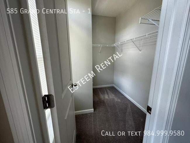 Building Photo - 585 Grand Central Sta