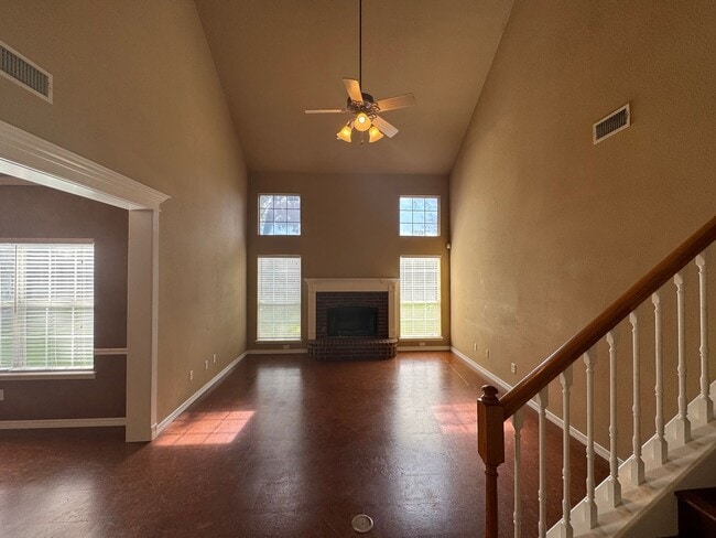 Building Photo - BIXBY - 4 Bedroom, 2.5 baths, 2 car garage...