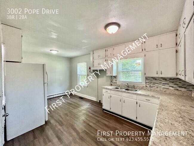 Building Photo - 3002 Pope Dr