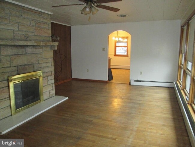 Building Photo - 315 York Rd