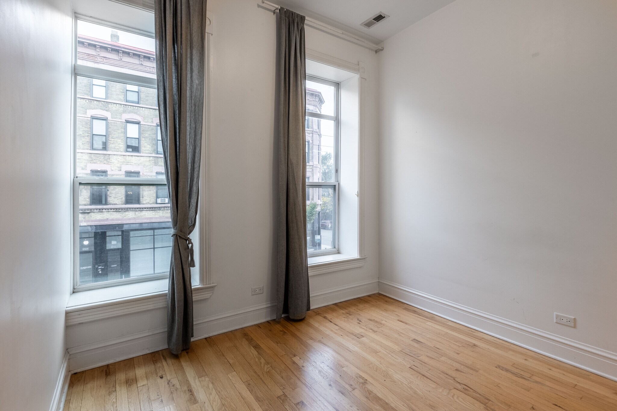 Building Photo - 1652 S Throop St