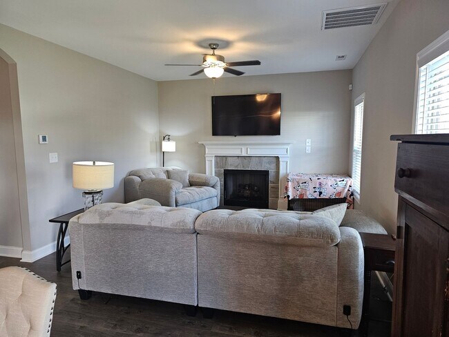 Building Photo - BRAND NEW LISTING!!!!