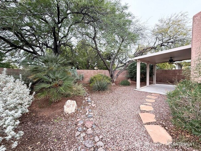 Building Photo - 10511 Broadhead-