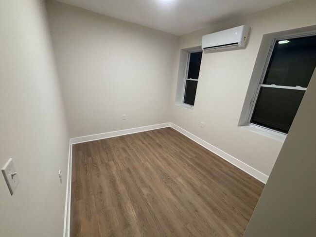 Building Photo - Luxury 3-bedroom Apartment