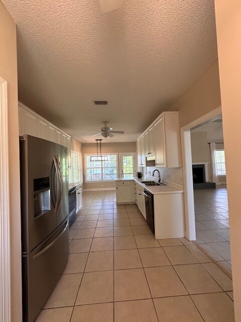 Building Photo - 135 Palmera Ln