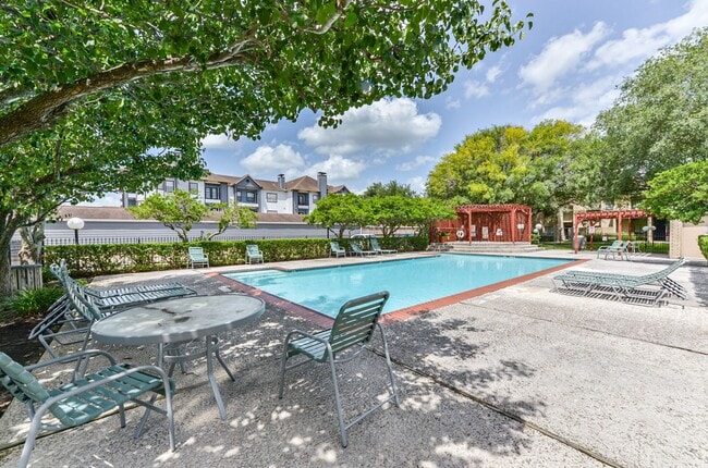 Building Photo - 2 Story 2 BR condo in Westchase Gated Community