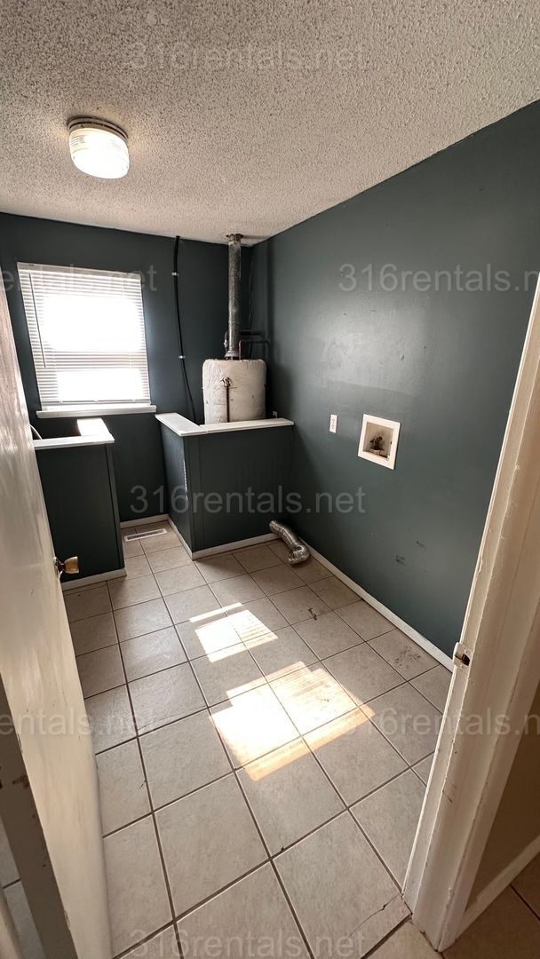 Building Photo - 257 N Sabin St