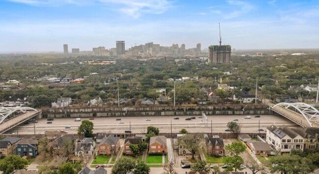 Building Photo - 1633 Castle Ct