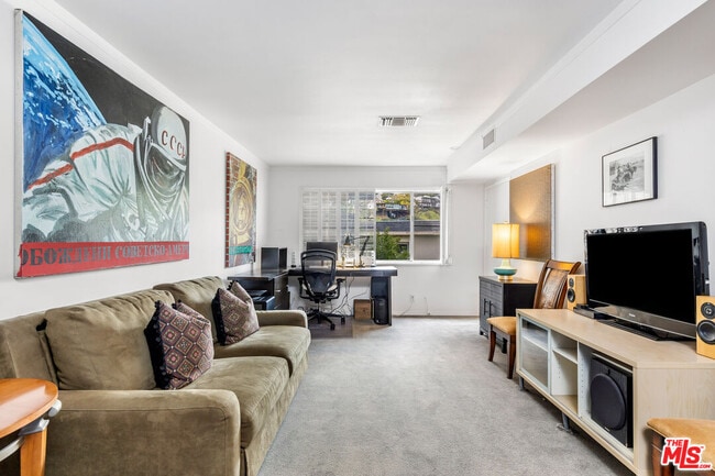 Building Photo - 2843 Lambert Dr