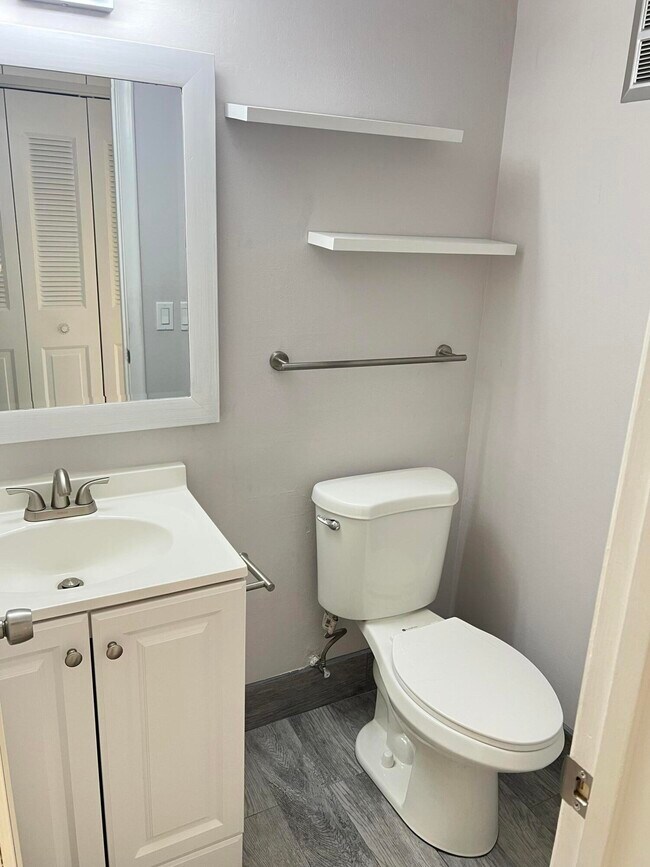 Building Photo - 162 Camden G