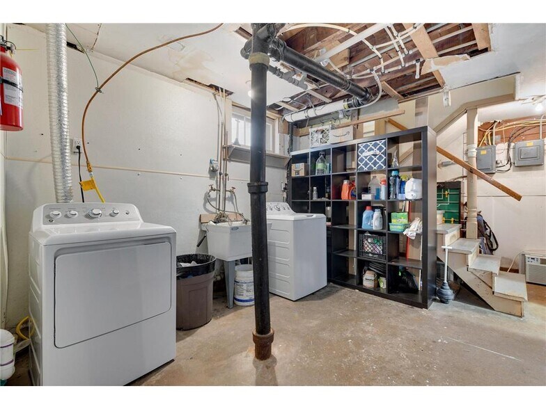 Building Photo - 144 8th Ave S