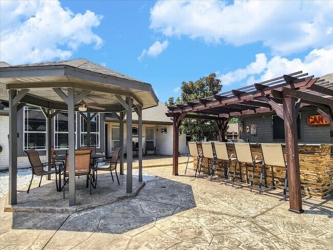 Building Photo - 1101 BreAnne Ct