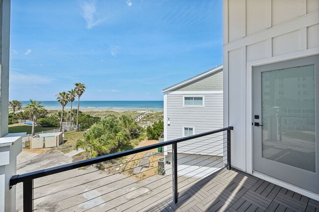 Building Photo - The townhome with ocean views from every room