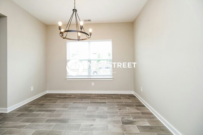 Building Photo - 4 Bedroom Pet-Friendly Home in Murfreesbor...