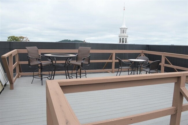 Building Photo - 2 Silver St