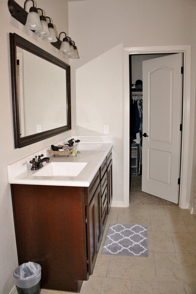 Building Photo - BEAUTIFULLY MAINTAINED EASTSIDE HOME AVAILABLE