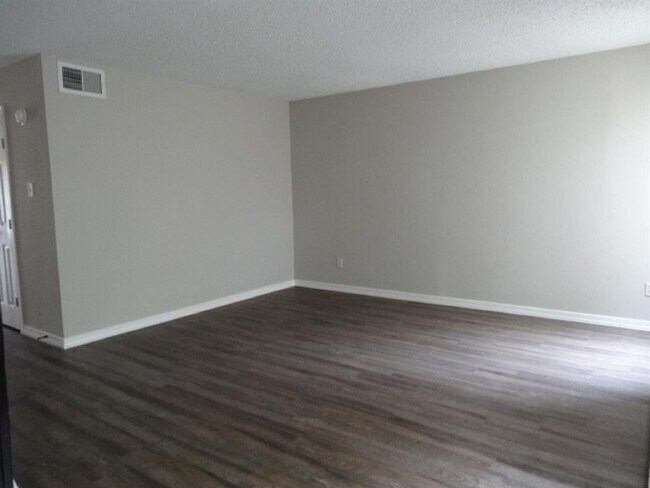 Building Photo - 15521 Weldon Dr