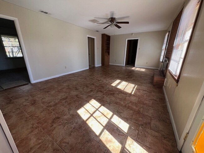 Building Photo - 2301 River Oaks Cir