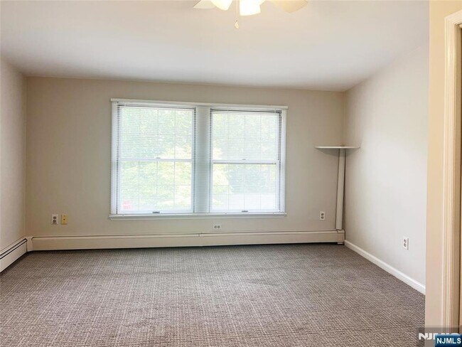 Building Photo - 605 Piermont Ave