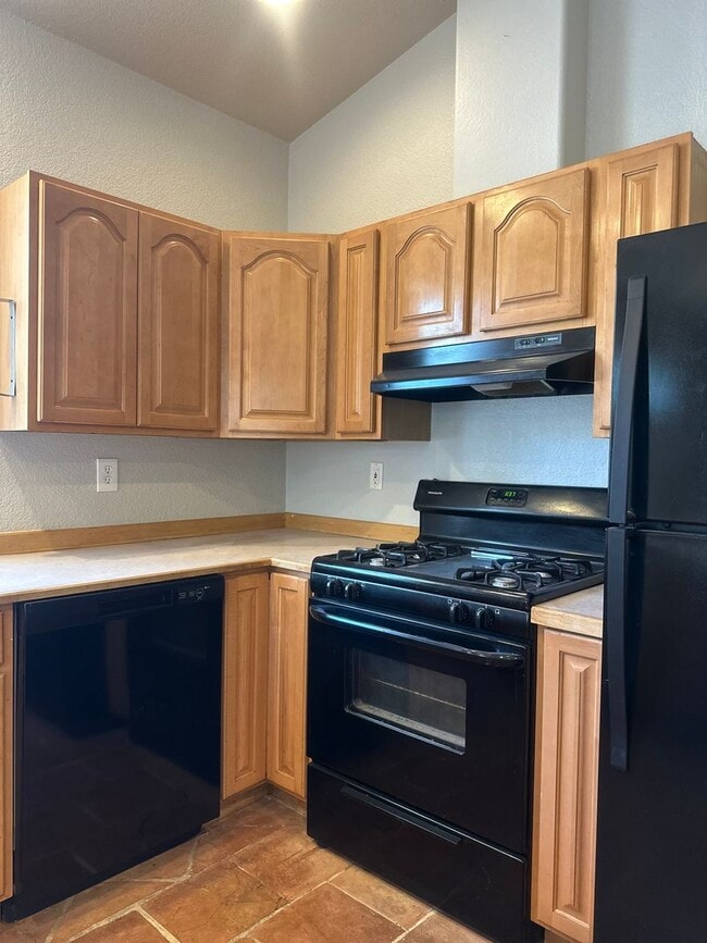 Building Photo - 245 NW Tumalo Ave