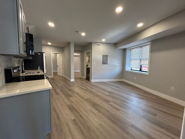 Building Photo - 2104 Reed St