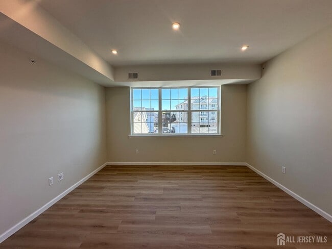 Building Photo - 88 Louis St