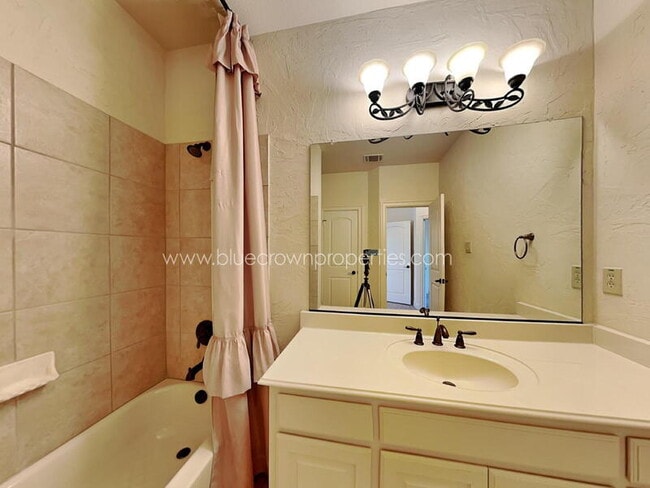 Building Photo - 4037 Winsor Dr