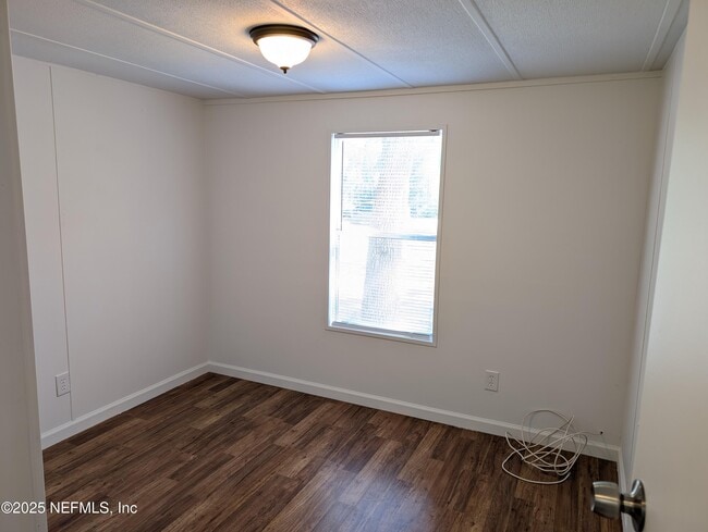Building Photo - 179 Violet Cir