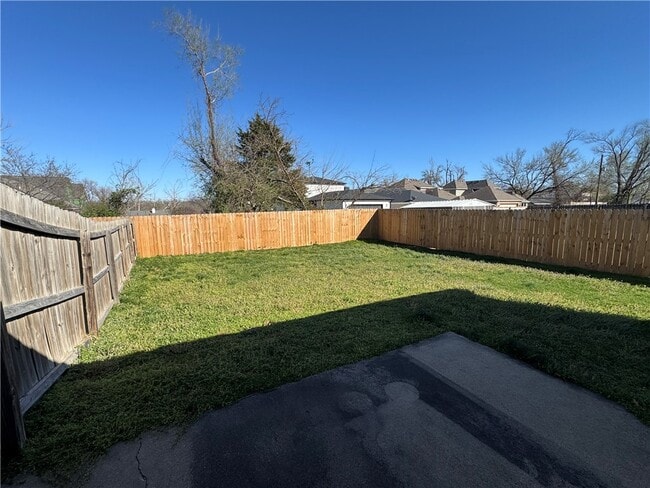 Building Photo - 910 NW A St