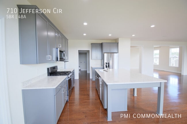 Building Photo - 710 Jefferson Cir NW