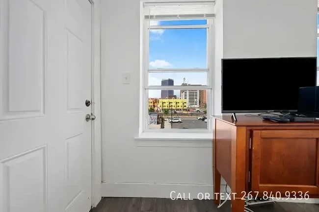 Building Photo - 133 St James Pl