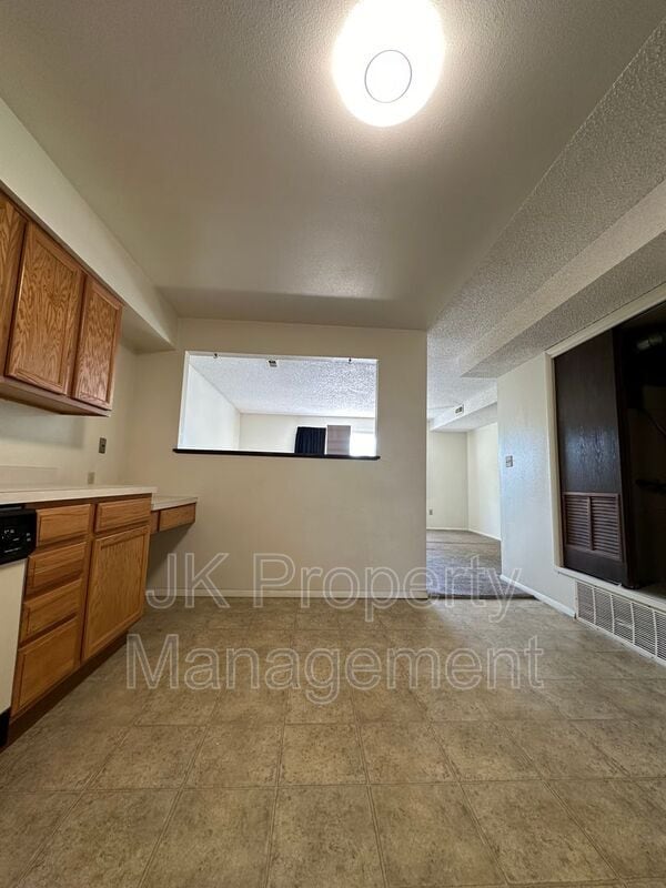Building Photo - 1815 8th Ave N