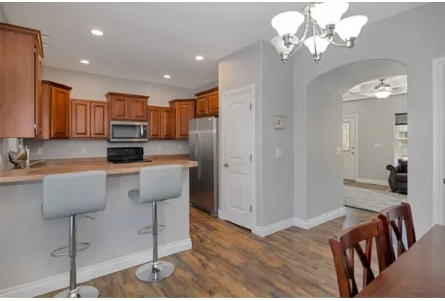 Building Photo - 3030 Saddle Dr