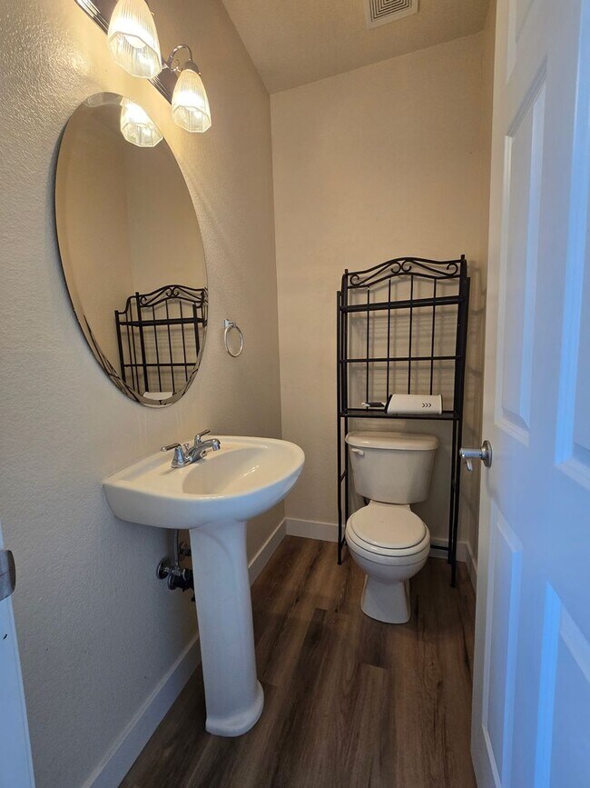 Building Photo - Beautiful North Reno Home W/ Panoramic views!