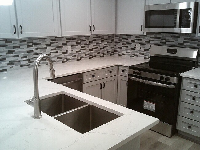 Building Photo - 13427 Garden Grove