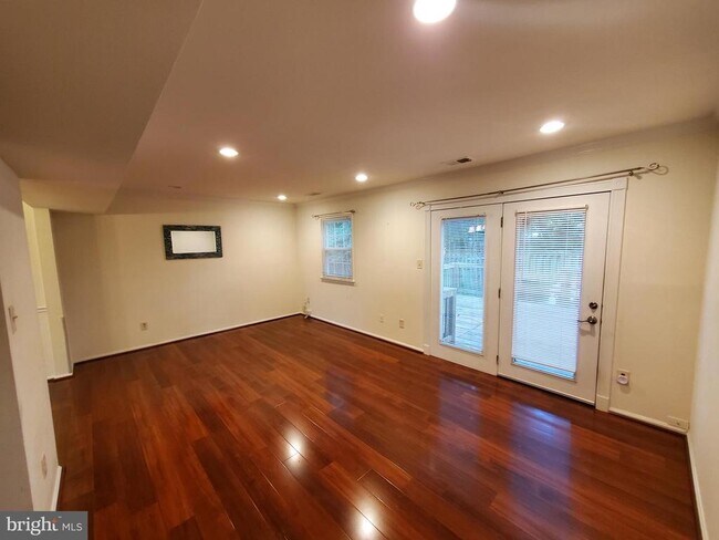 Building Photo - 2077 Pilgrim Dr