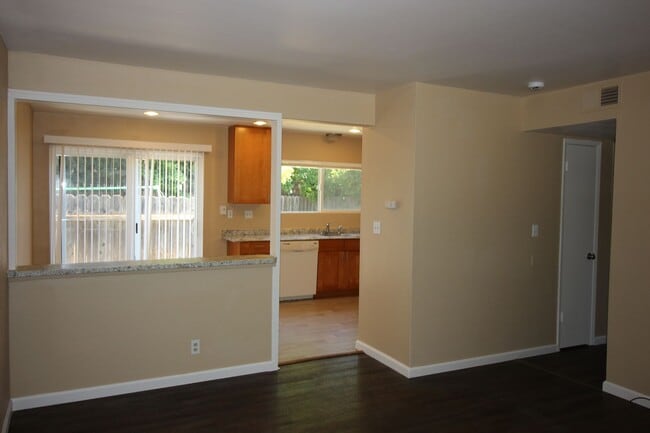 Primary Photo - 4441 Yukon Dr