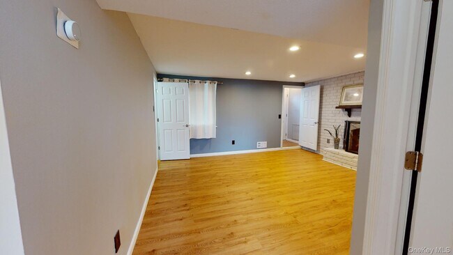 Building Photo - 511 Freeman Ave