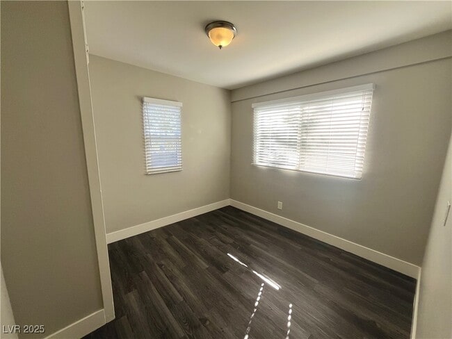 Building Photo - 221 S 10th St