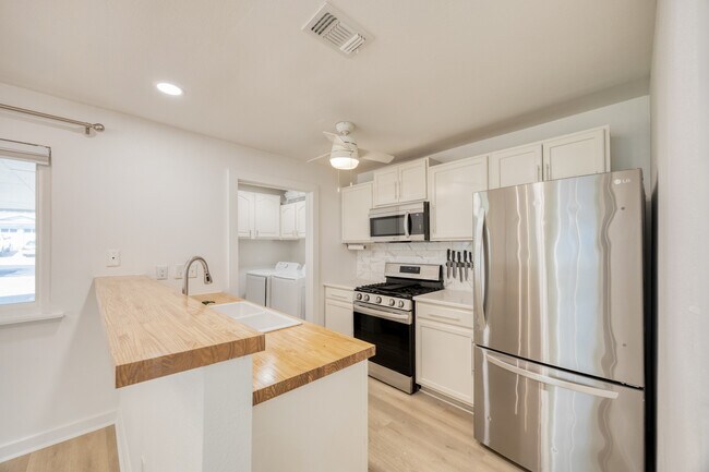 Building Photo - 5407 Spring Meadow Rd