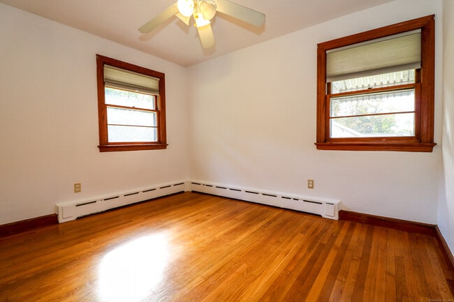 Building Photo - 408 Shelton Ave