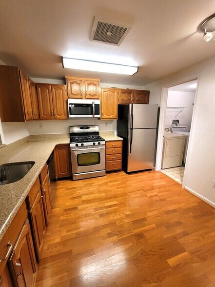 Building Photo - 705 Mountainview Dr