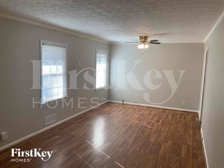 Building Photo - 518 Rebecca St