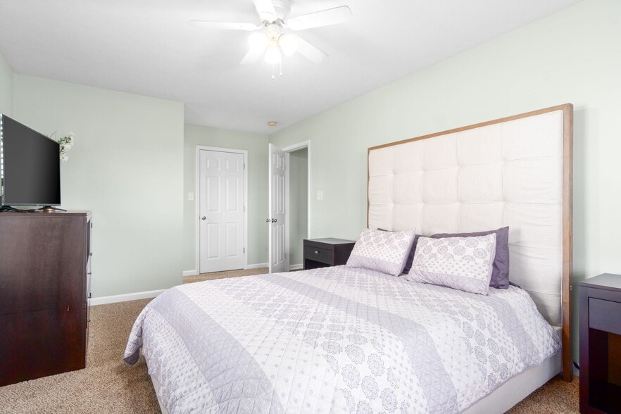 Building Photo - 725 Shetland Dr