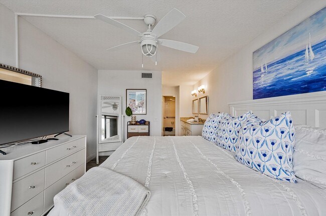 Building Photo - 225 S Beach Rd